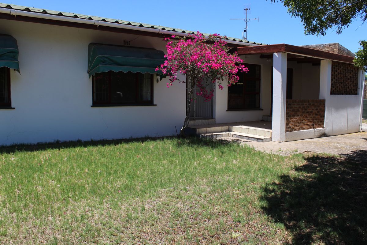 Langebaan - Midtown property - stone throw from beach - Photo 2