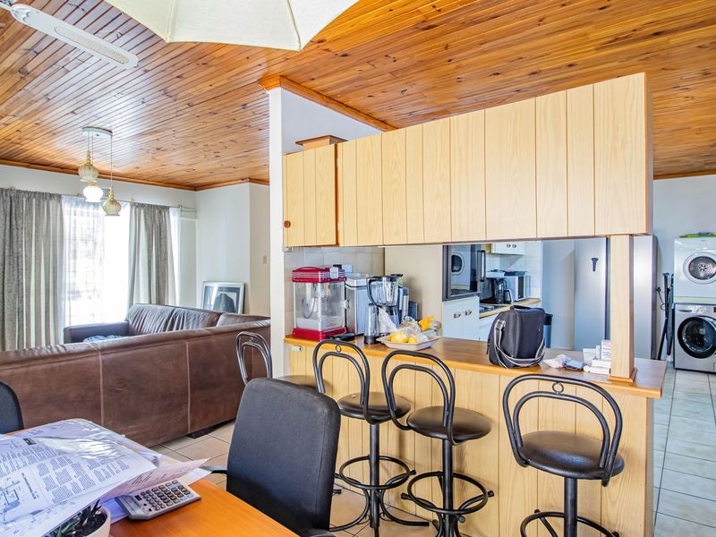 Langebaan - Midtown property - stone throw from beach - Photo 4