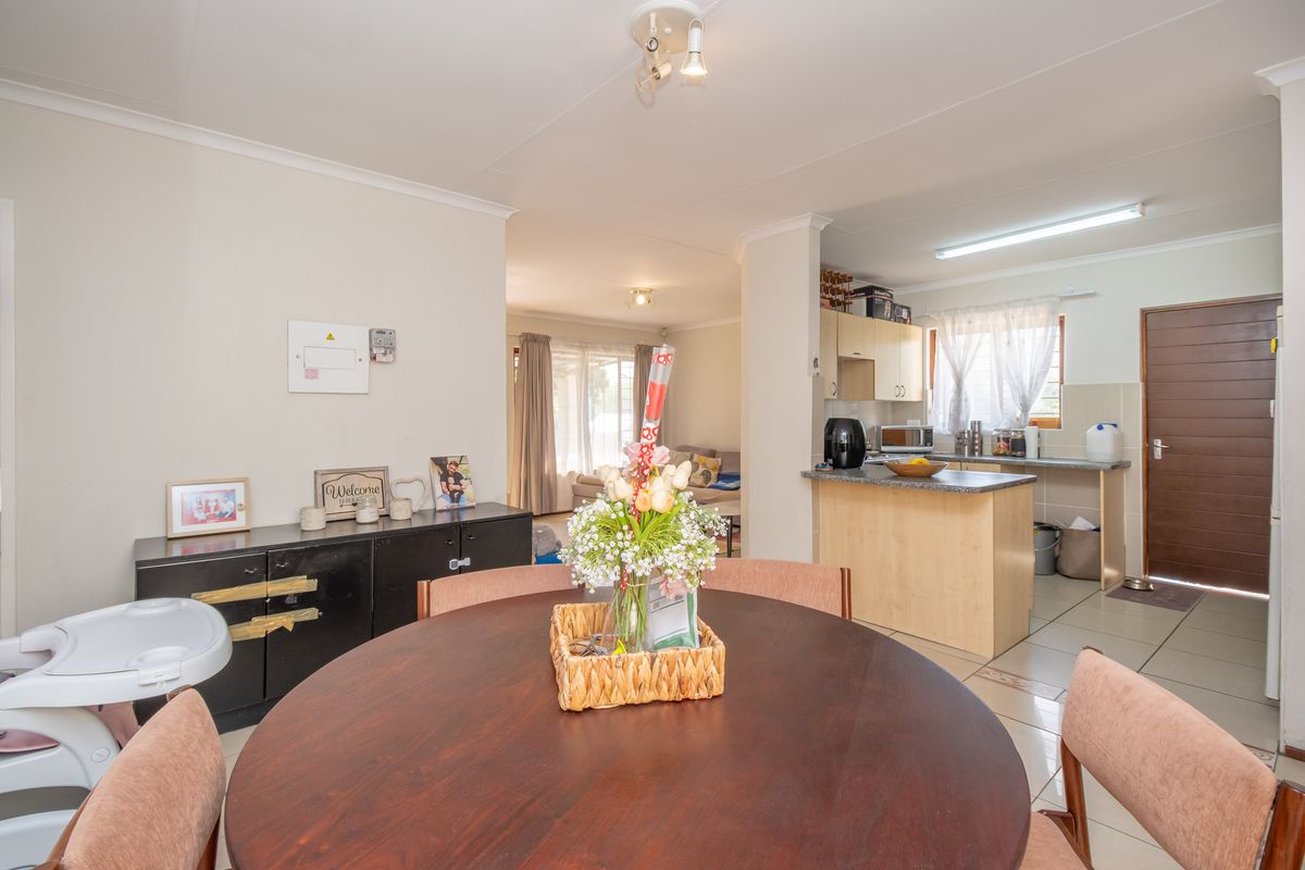 Modern 2-Bed, 2-Bath Unit for Sale in Chestnut Grove, North Riding - Photo 5