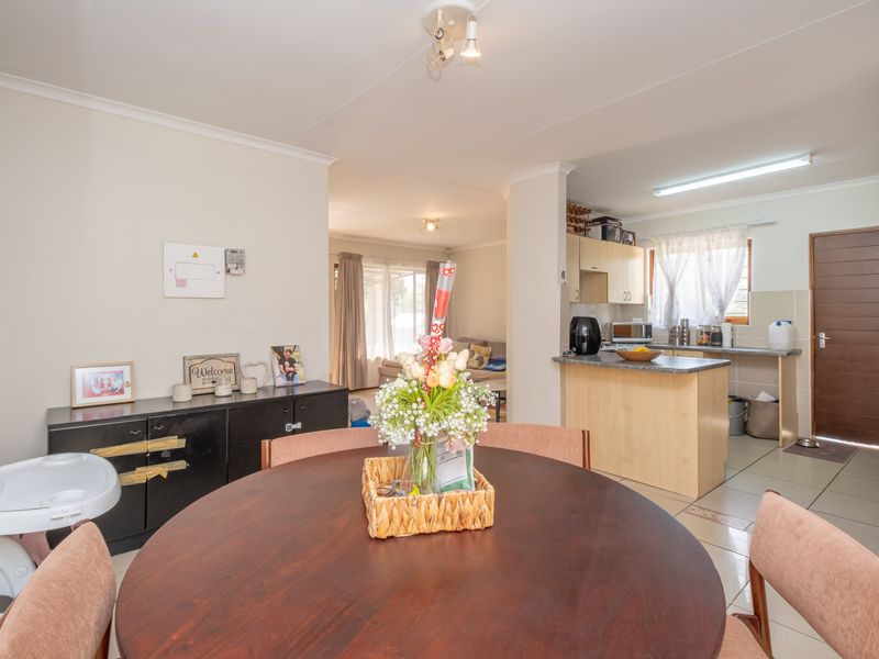 Modern 2-Bed, 2-Bath Unit for Sale in Chestnut Grove, North Riding - Photo 5