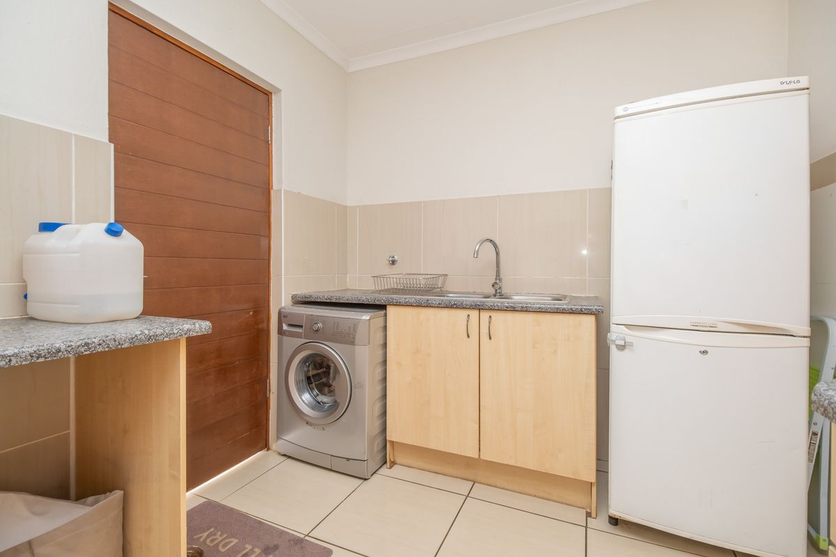 Modern 2-Bed, 2-Bath Unit for Sale in Chestnut Grove, North Riding - Photo 4