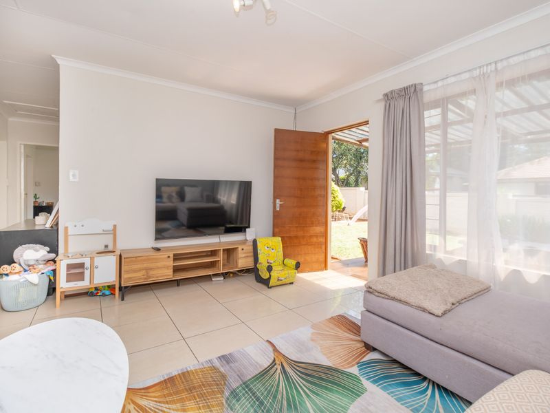 Modern 2-Bed, 2-Bath Unit for Sale in Chestnut Grove, North Riding - Photo 8