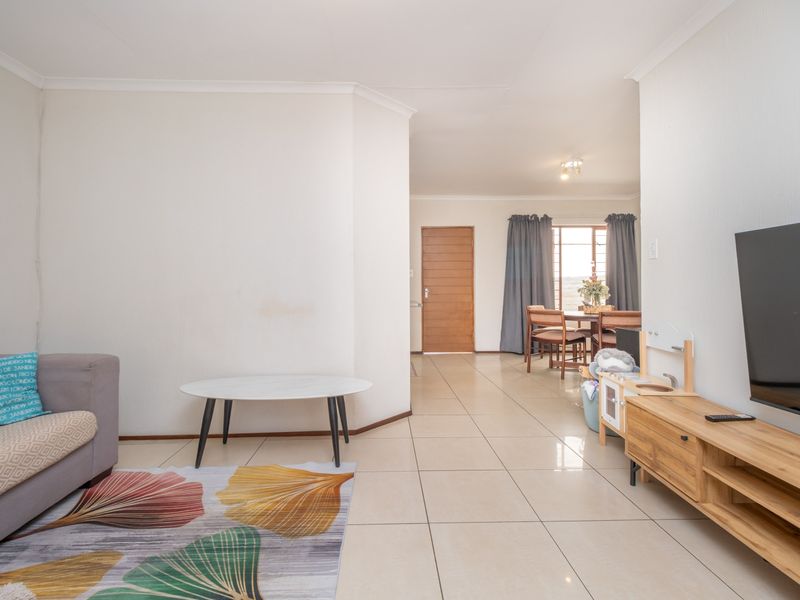 Modern 2-Bed, 2-Bath Unit for Sale in Chestnut Grove, North Riding - Photo 9