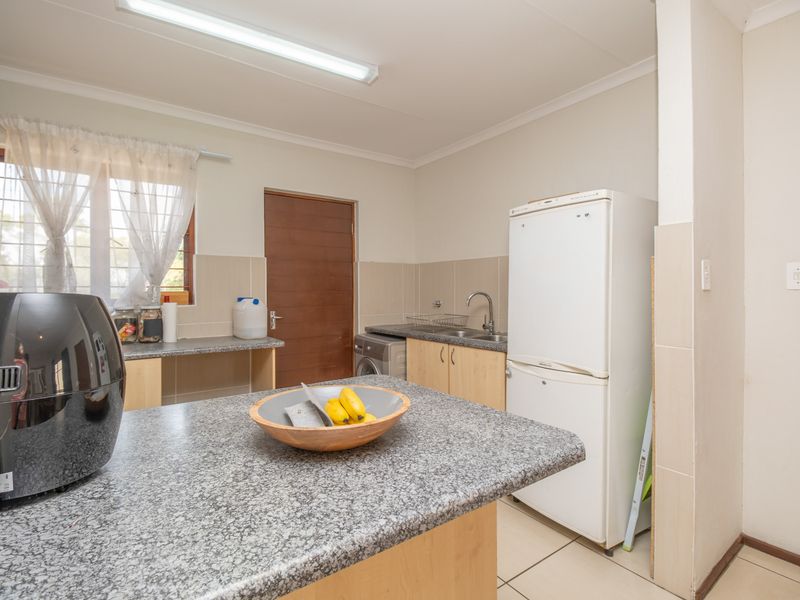 Modern 2-Bed, 2-Bath Unit for Sale in Chestnut Grove, North Riding - Photo 6