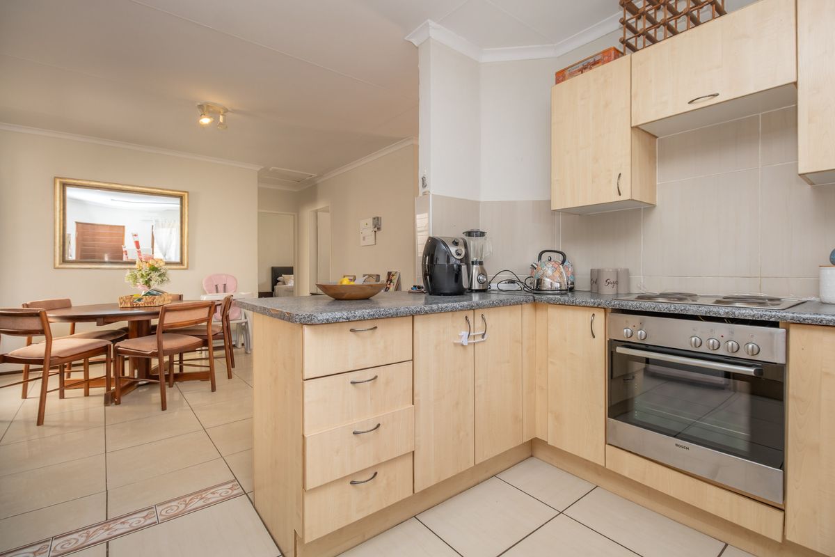 Modern 2-Bed, 2-Bath Unit for Sale in Chestnut Grove, North Riding - Photo 2