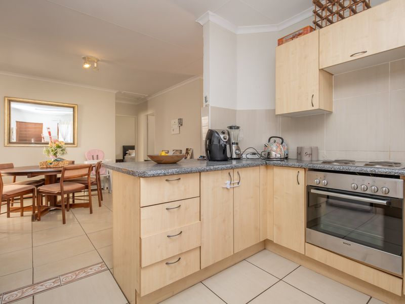 Modern 2-Bed, 2-Bath Unit for Sale in Chestnut Grove, North Riding - Photo 2