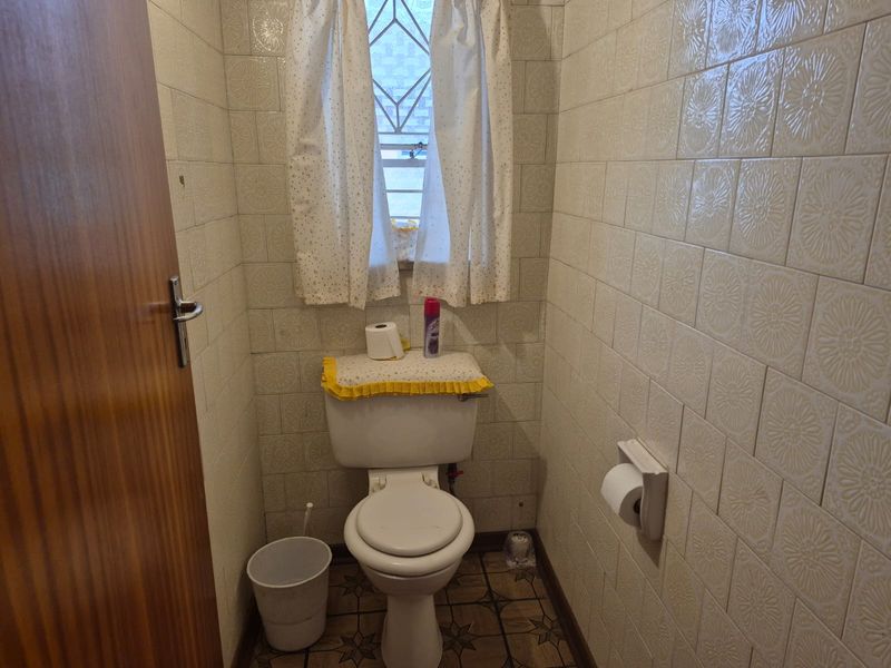 Spacious Family Home with Borehole on a Large Stand - Photo 8