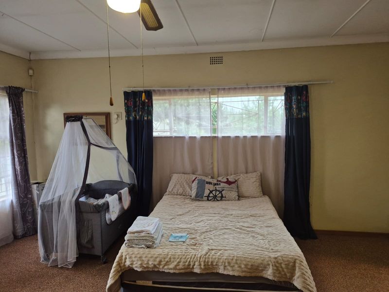 Spacious Family Home with Borehole on a Large Stand - Photo 6