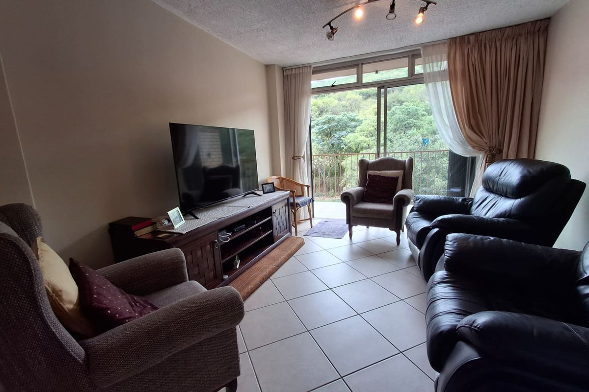 MODERN 1 BEDROOM APARTMENT IN WONDERBOOM SOUTH - Photo 4