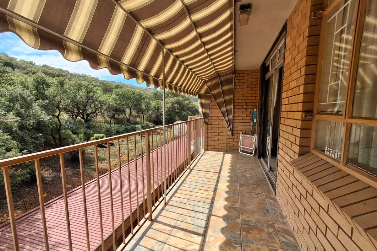 MODERN 1 BEDROOM APARTMENT IN WONDERBOOM SOUTH - Photo 3