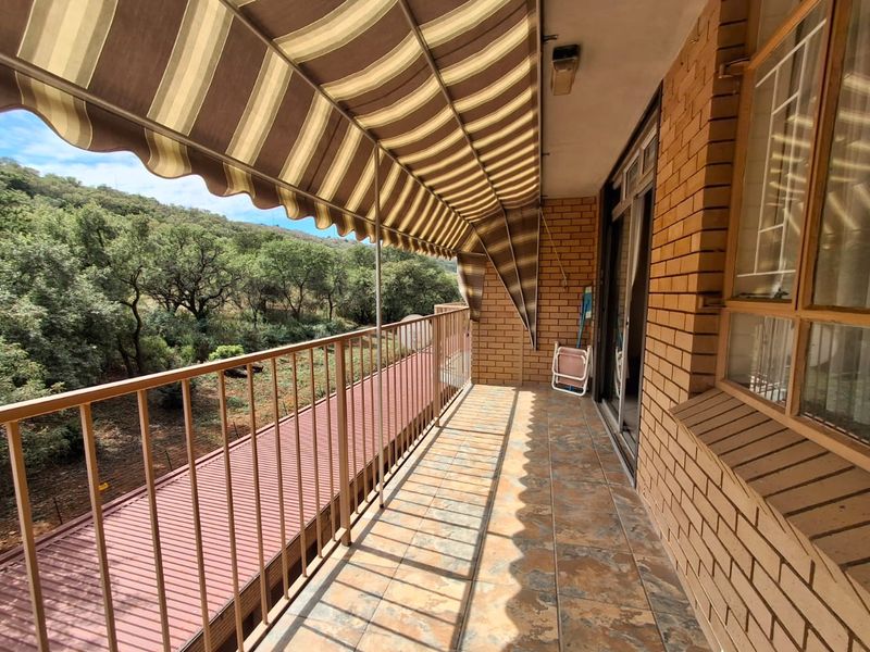 MODERN 1 BEDROOM APARTMENT IN WONDERBOOM SOUTH - Photo 3