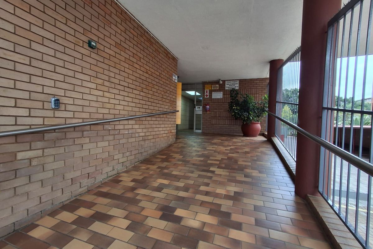 MODERN 1 BEDROOM APARTMENT IN WONDERBOOM SOUTH - Photo 2