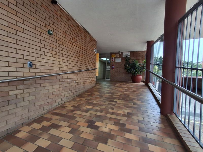 MODERN 1 BEDROOM APARTMENT IN WONDERBOOM SOUTH - Photo 2