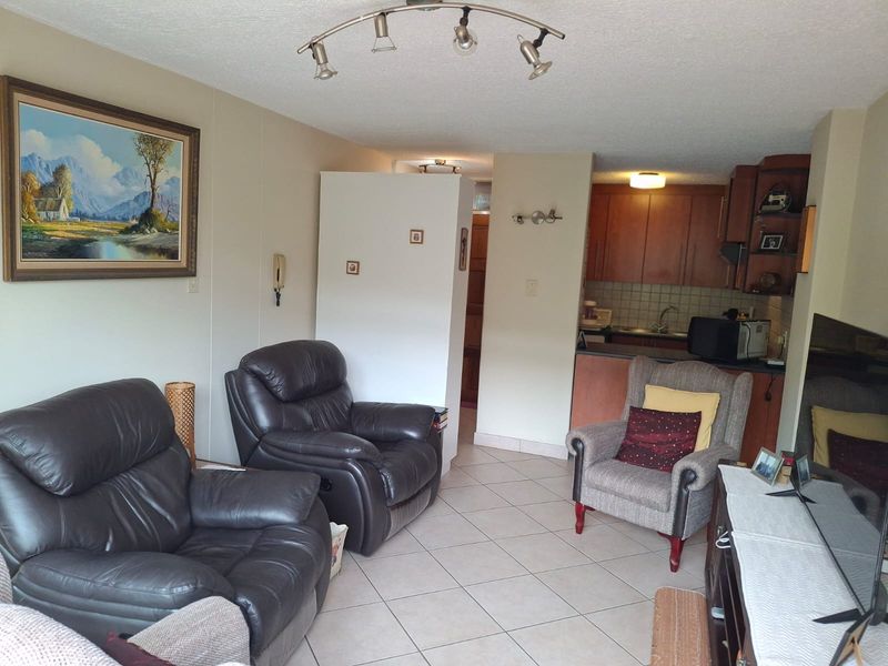 MODERN 1 BEDROOM APARTMENT IN WONDERBOOM SOUTH - Photo 5