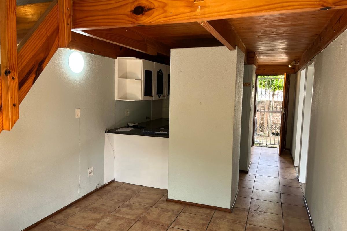 Cute and neat 45m2 2-bedroom townhouse situated within a sought-after boomed area - Photo 3