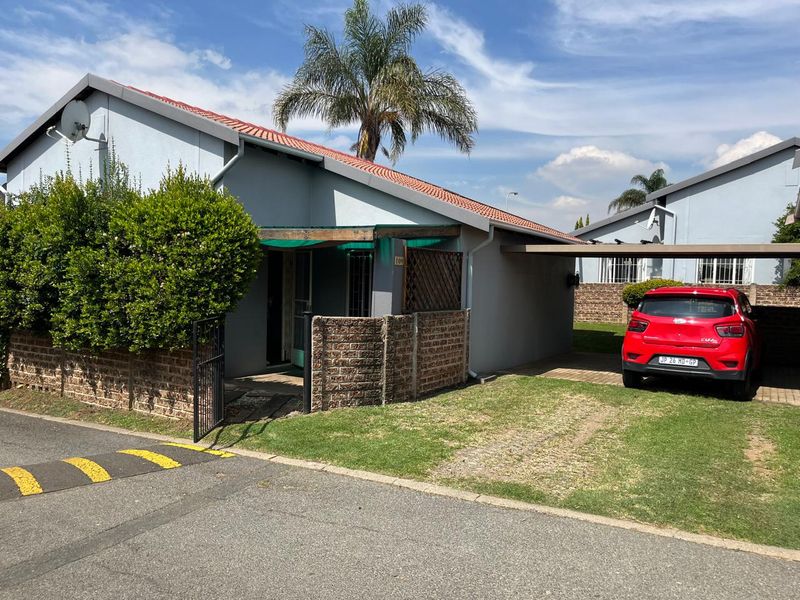 Cute and neat 45m2 2-bedroom townhouse situated within a sought-after boomed area - Photo 2