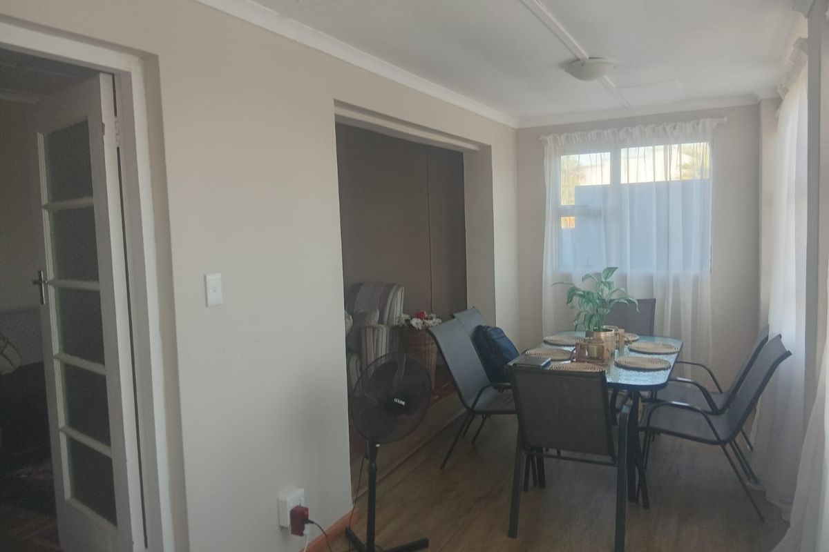 Central, Secure & Move-In Ready – Upmarket 2-Bedroom Apartment - Photo 5