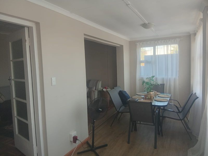 Central, Secure & Move-In Ready – Upmarket 2-Bedroom Apartment - Photo 5