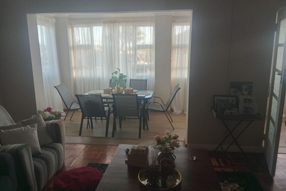 Central, Secure & Move-In Ready – Upmarket 2-Bedroom Apartment - Photo 4