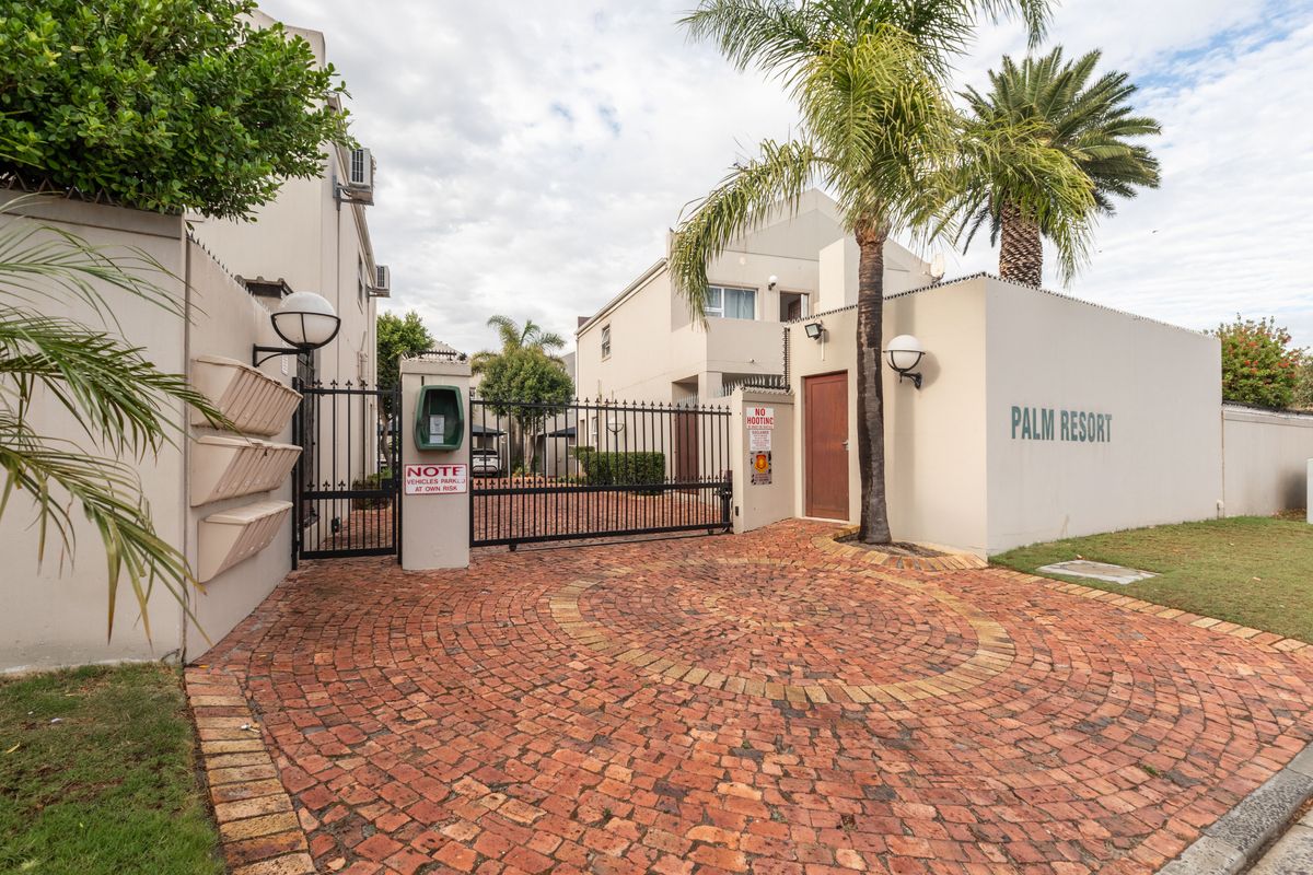 Duplex property, 2beds, 1.5 baths, garden, parking for sale in Parklands! - Photo 3