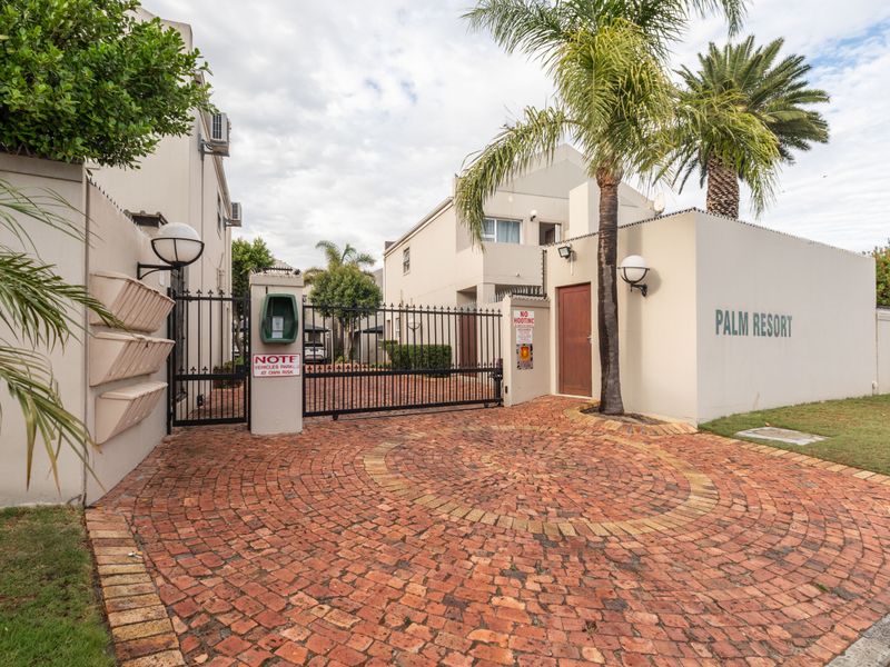 Duplex property, 2beds, 1.5 baths, garden, parking for sale in Parklands! - Photo 3