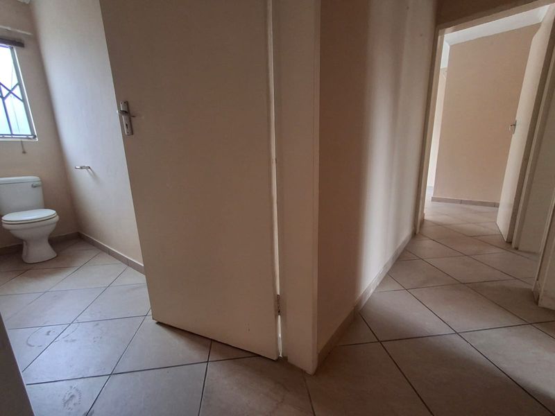 Freehold living in Theresapark - Photo 5