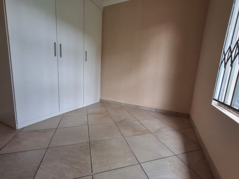 Freehold living in Theresapark - Photo 8