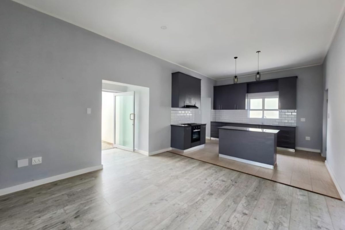 Spacious Open-Plan Home with Indoor Entertainment Area - Photo 4