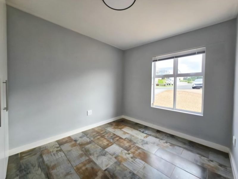 Spacious Open-Plan Home with Indoor Entertainment Area - Photo 10