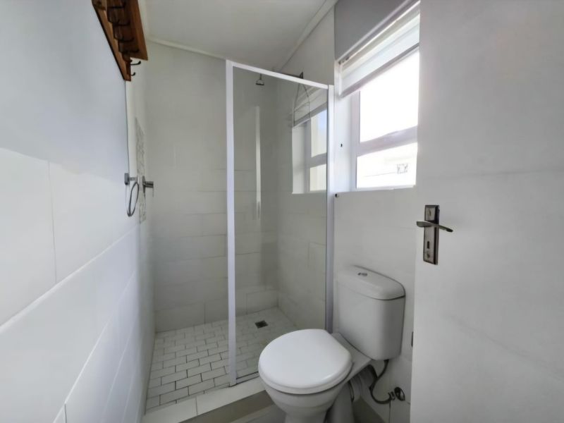 Spacious Open-Plan Home with Indoor Entertainment Area - Photo 9