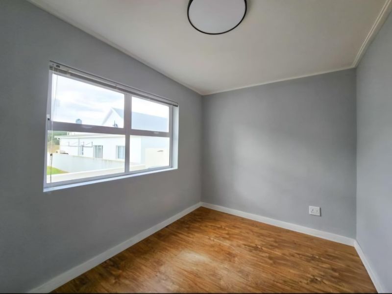 Spacious Open-Plan Home with Indoor Entertainment Area - Photo 8