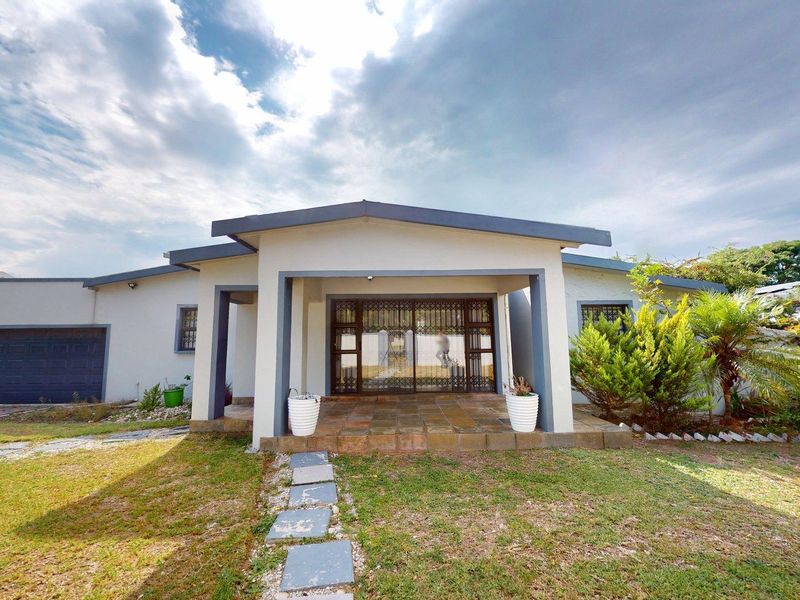 Versatile 4-Bedroom Family Home with Granny Flat - R2 550 000 - Photo 2