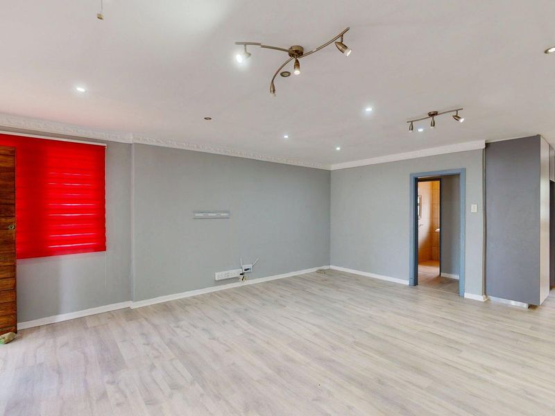 Versatile 4-Bedroom Family Home with Granny Flat - R2 550 000 - Photo 8