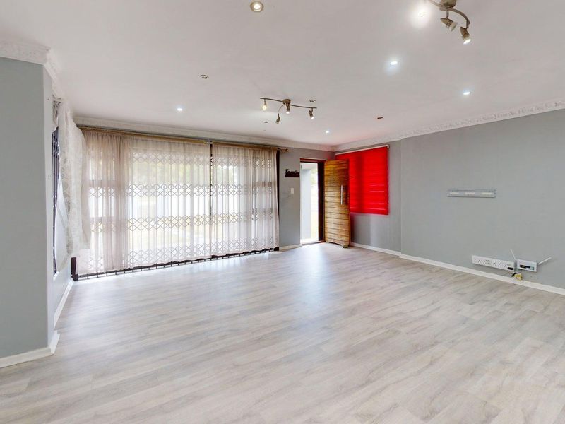 Versatile 4-Bedroom Family Home with Granny Flat - R2 550 000 - Photo 6