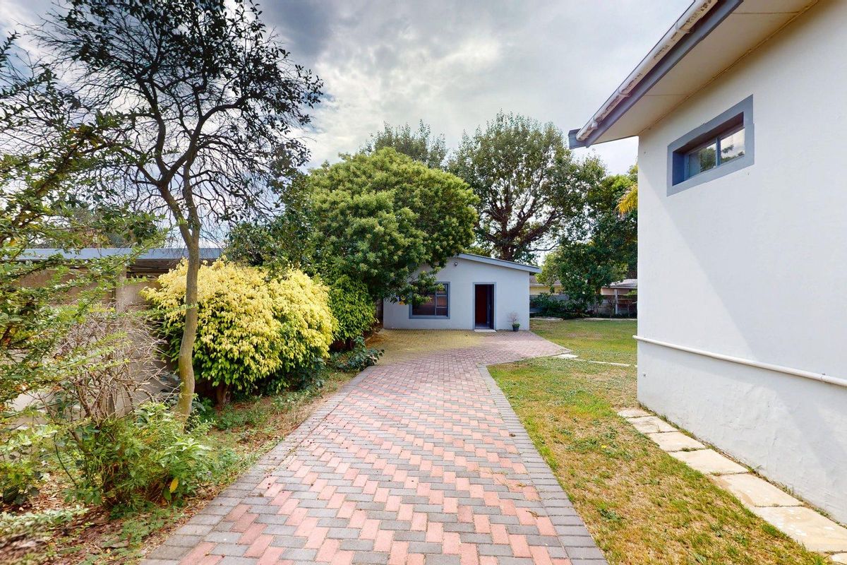 Versatile 4-Bedroom Family Home with Granny Flat - R2 550 000 - Photo 4