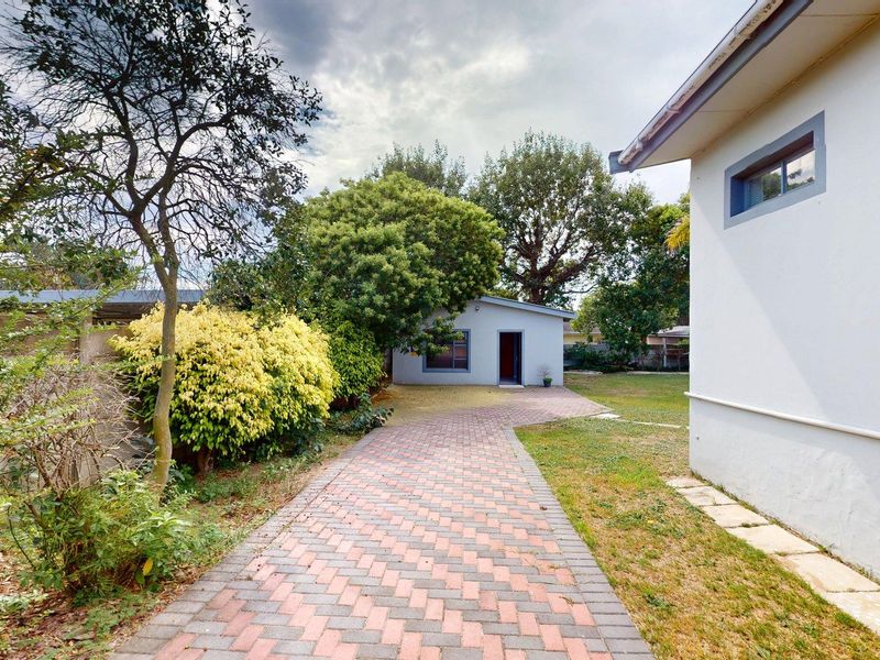 Versatile 4-Bedroom Family Home with Granny Flat - R2 550 000 - Photo 4