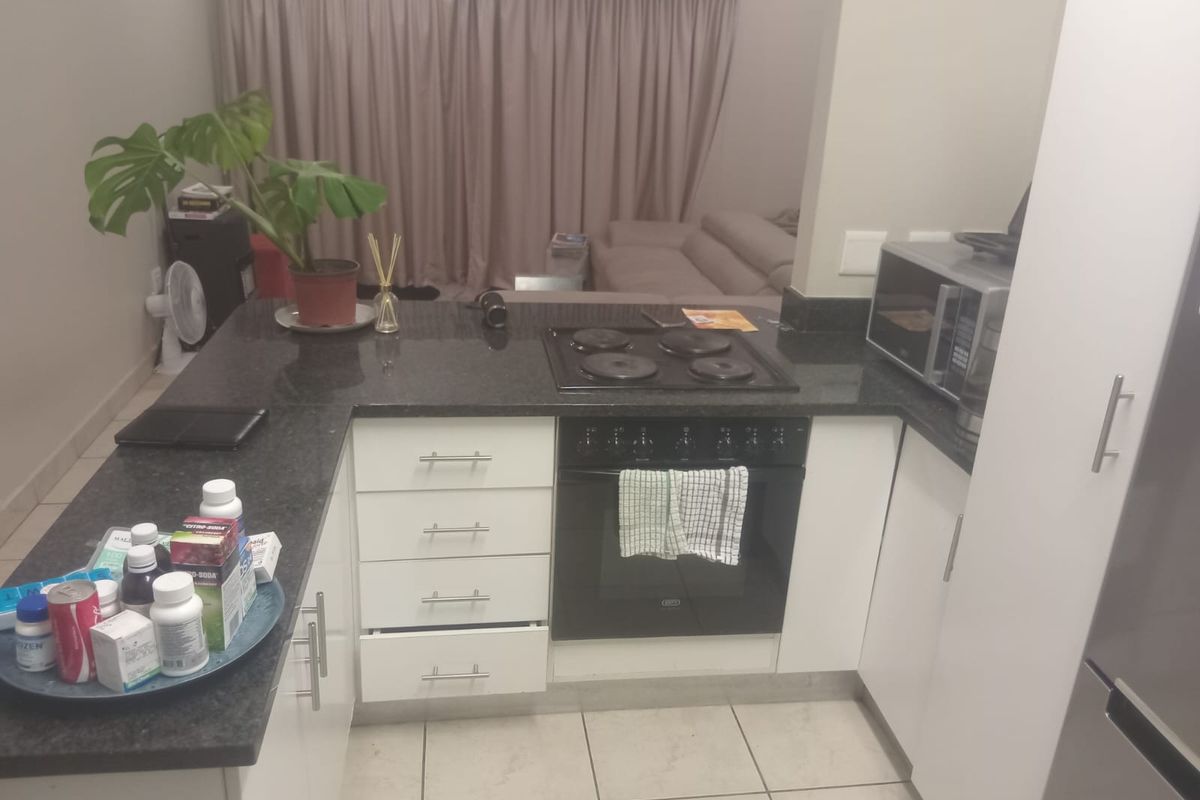 Neat & Secure 2-Bedroom Apartment in the Heart of Berea - Photo 2