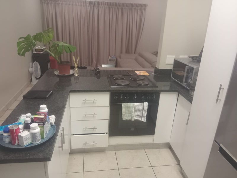 Neat & Secure 2-Bedroom Apartment in the Heart of Berea - Photo 2