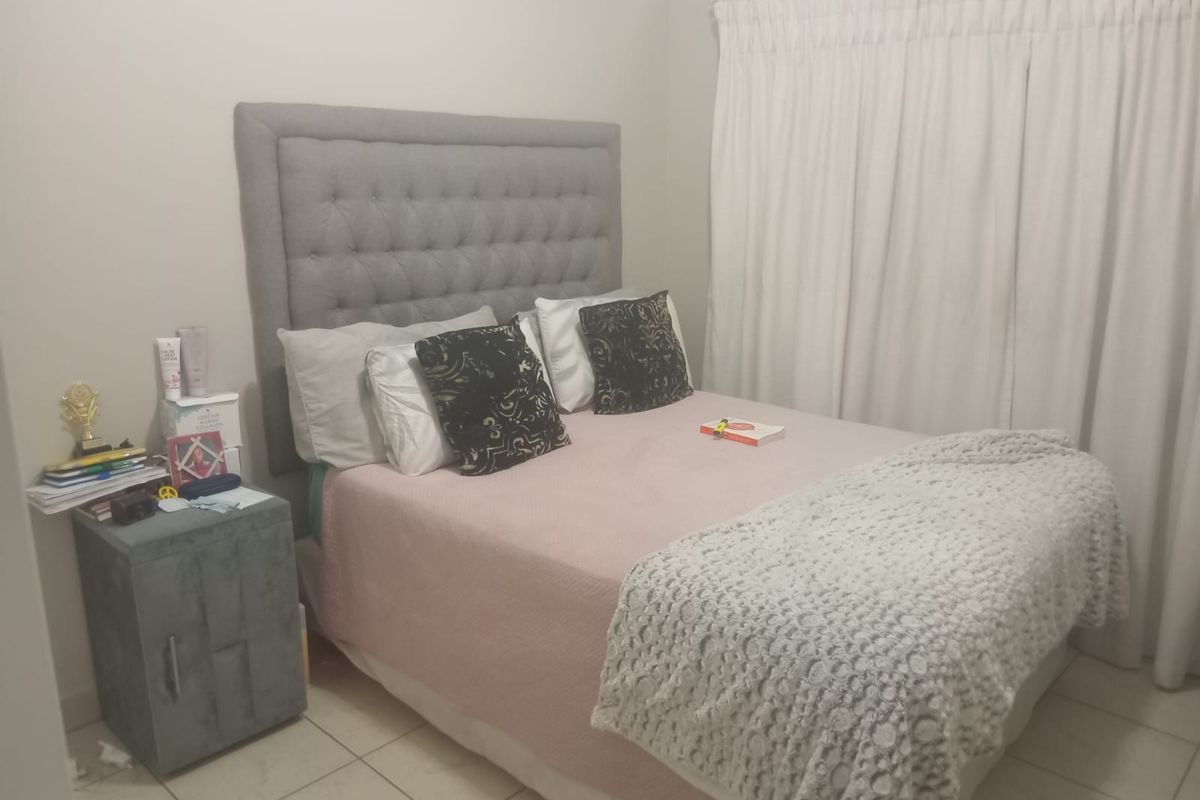 Neat & Secure 2-Bedroom Apartment in the Heart of Berea - Photo 5