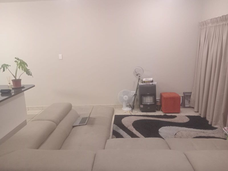 Neat & Secure 2-Bedroom Apartment in the Heart of Berea - Photo 3