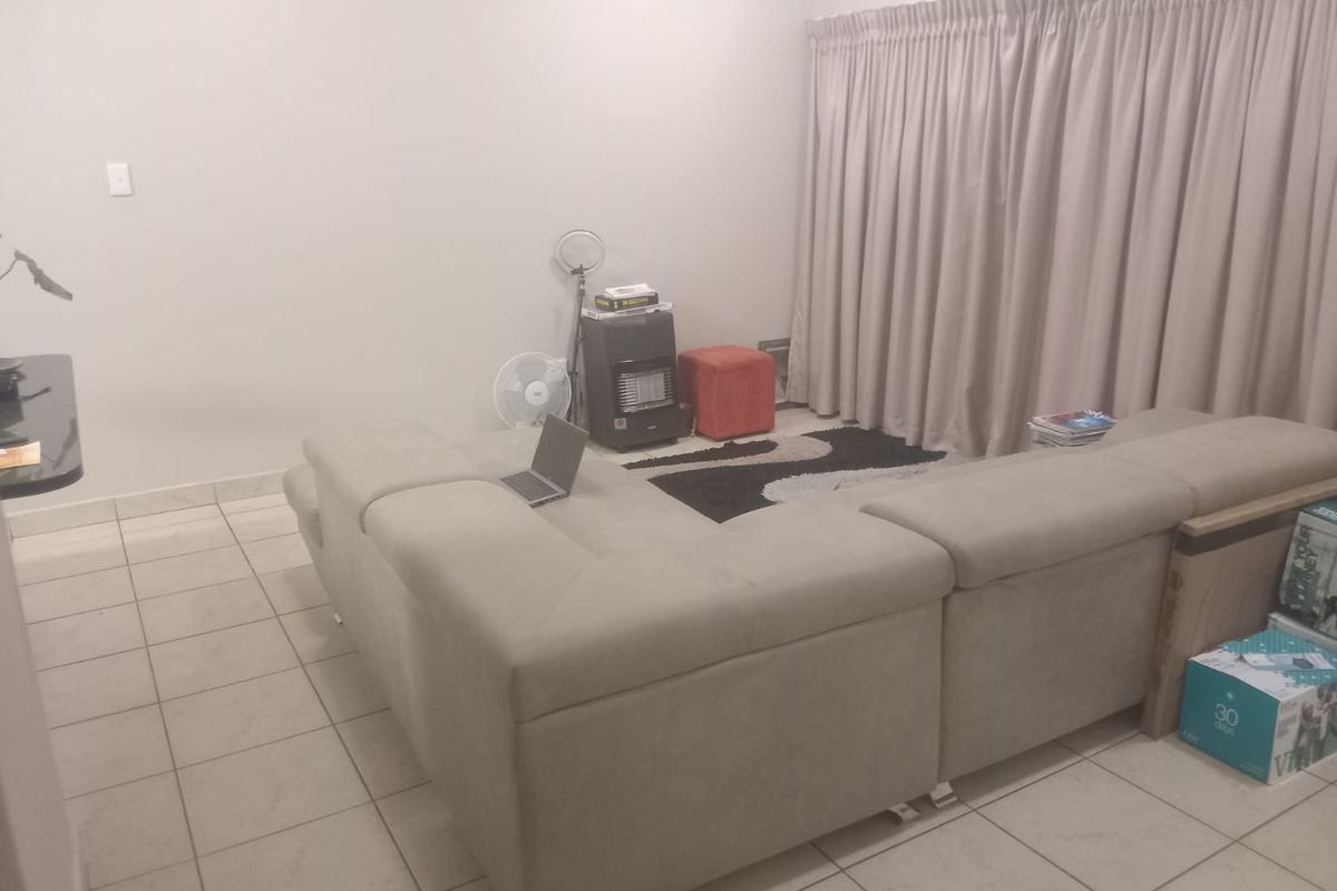 Neat & Secure 2-Bedroom Apartment in the Heart of Berea - Photo 4