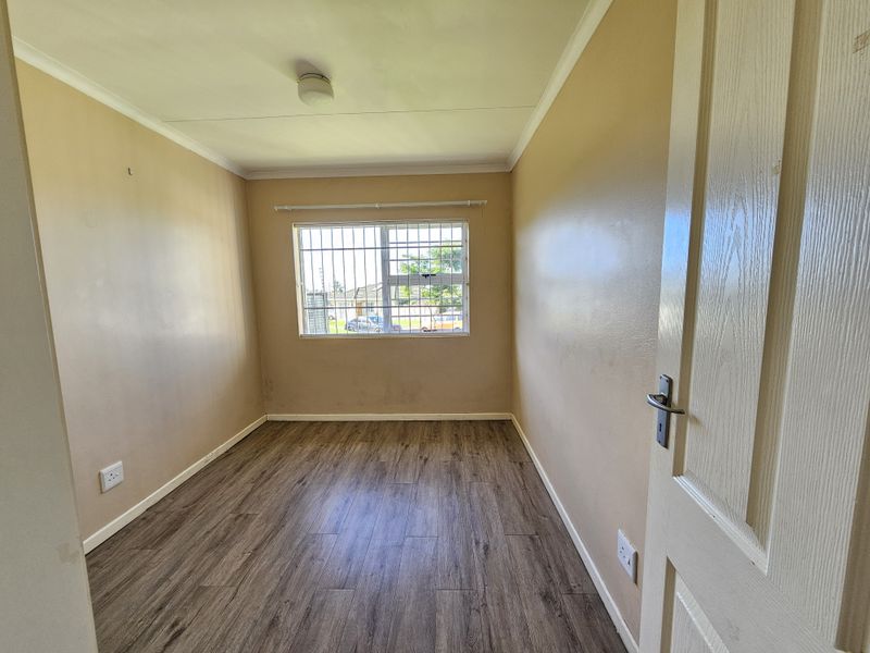 Cambridge West - Lovely Townhouse with expansion potential in Secure and neat complex - Photo 10