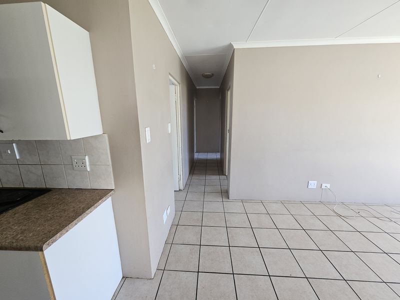 Cambridge West - Lovely Townhouse with expansion potential in Secure and neat complex - Photo 7