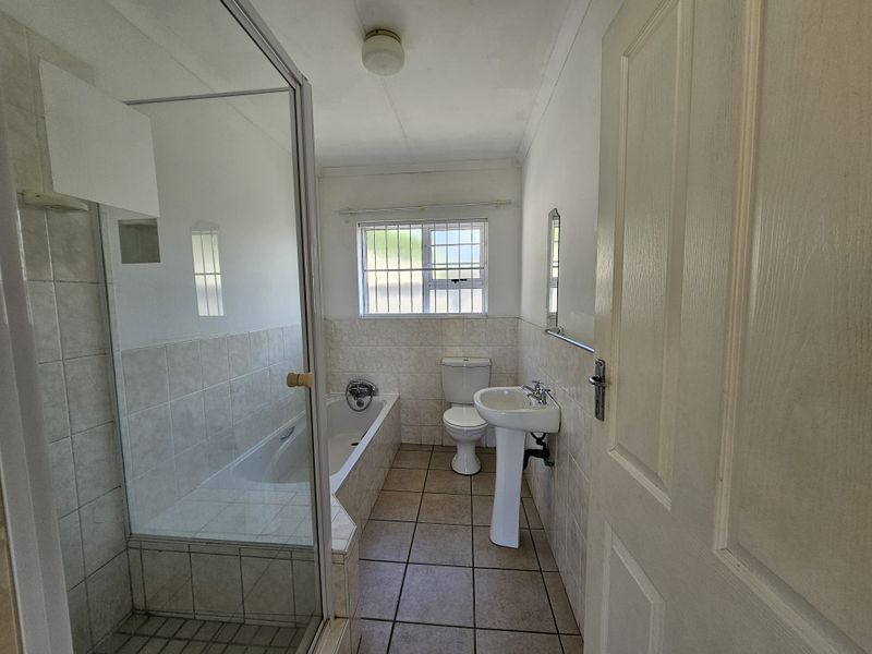 Cambridge West - Lovely Townhouse with expansion potential in Secure and neat complex - Photo 6