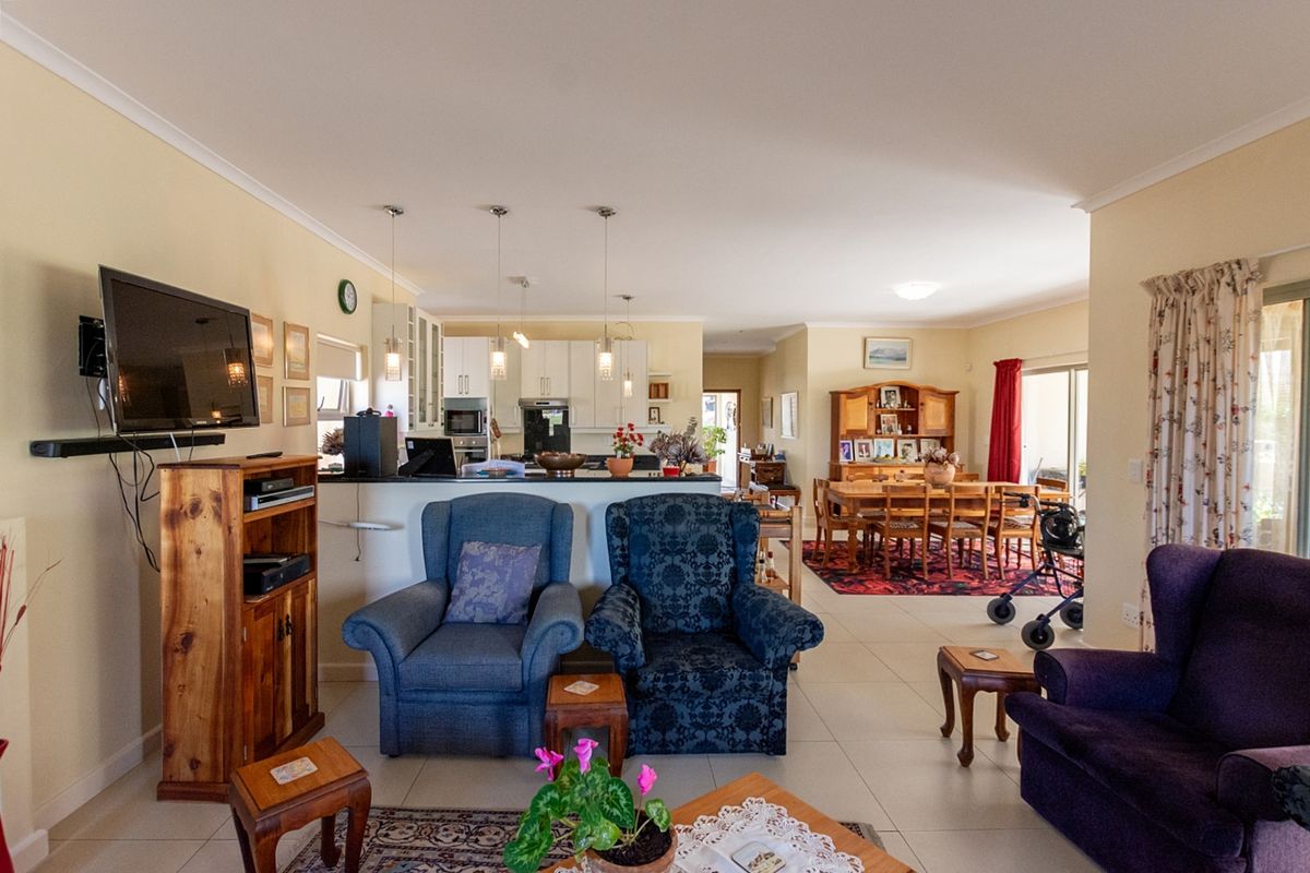 SPORTS FINATIC'S DELIGHT IN THE GOLF ESTATE WHERE WILD DEER ROAM AND THE SPORTS FAMILY FEEL AT HOME - Photo 5