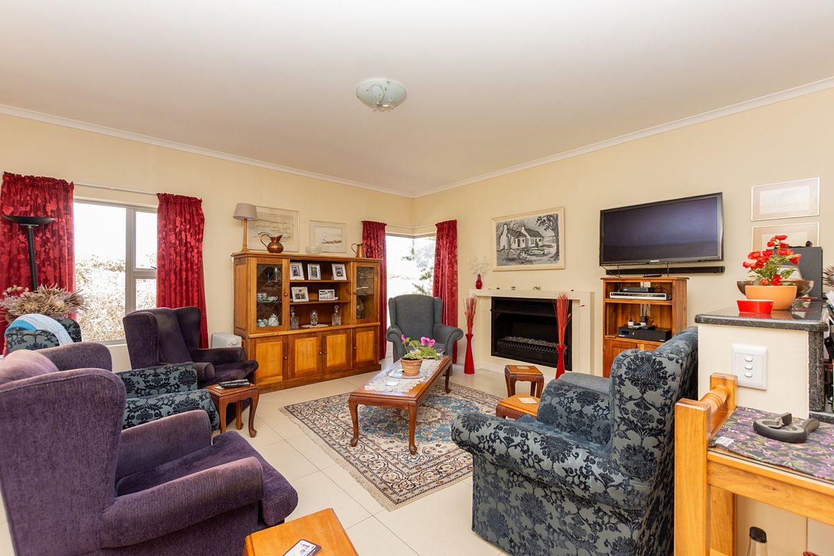 SPORTS FINATIC'S DELIGHT IN THE GOLF ESTATE WHERE WILD DEER ROAM AND THE SPORTS FAMILY FEEL AT HOME - Photo 4