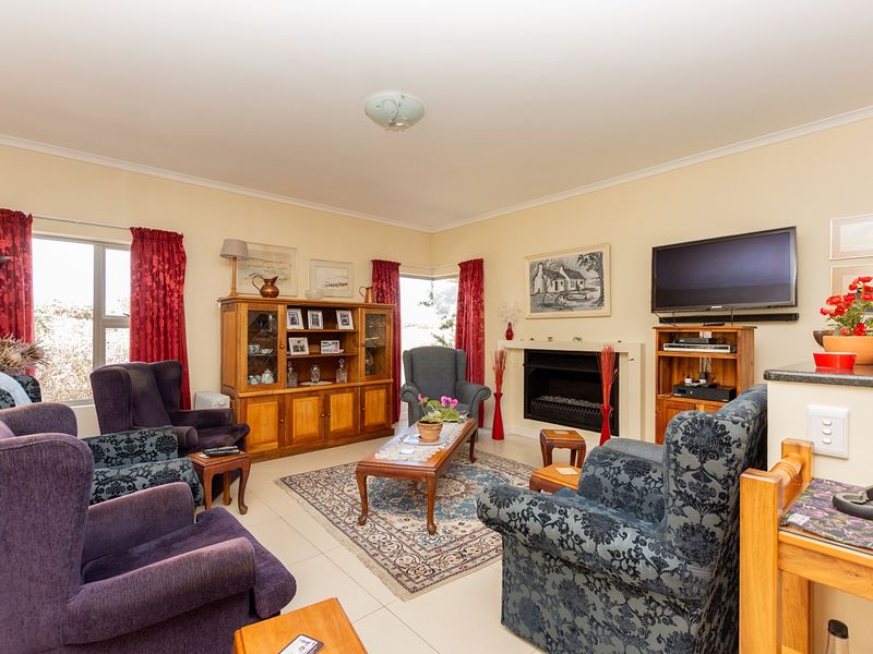 SPORTS FINATIC'S DELIGHT IN THE GOLF ESTATE WHERE WILD DEER ROAM AND THE SPORTS FAMILY FEEL AT HOME - Photo 4