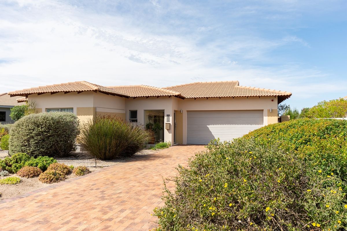 SPORTS FINATIC'S DELIGHT IN THE GOLF ESTATE WHERE WILD DEER ROAM AND THE SPORTS FAMILY FEEL AT HOME - Photo 2