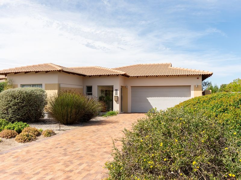 SPORTS FINATIC'S DELIGHT IN THE GOLF ESTATE WHERE WILD DEER ROAM AND THE SPORTS FAMILY FEEL AT HOME - Photo 2