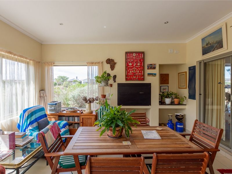 SPORTS FINATIC'S DELIGHT IN THE GOLF ESTATE WHERE WILD DEER ROAM AND THE SPORTS FAMILY FEEL AT HOME - Photo 10